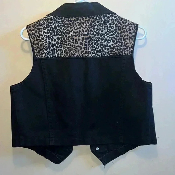 Vest - Picture 4 of 4